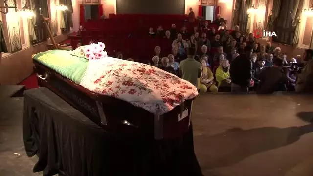 Yıldız Kenter'in arkadaşı ünlü tiyatro sanatçısına hüzünlü veda Yıldız Kenter'in arkadaşı ünlü tiyatro sanatçısına hüzünlü veda