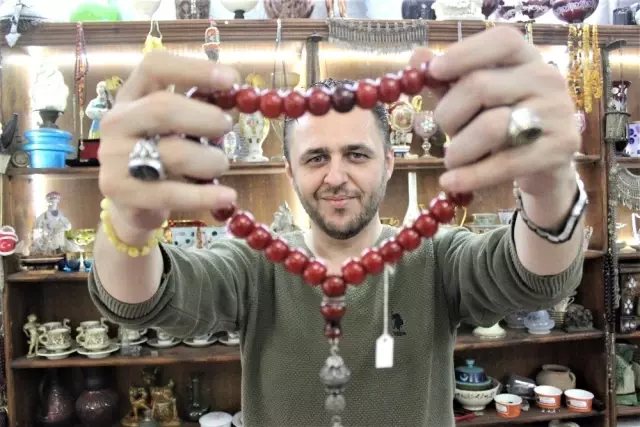 Yüzlerce yıllık tespihler altın fiyatına satılıyor Yüzlerce yıllık tespihler altın fiyatına satılıyor