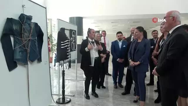 1. Uluslararası Zanaattan Sanata Jürili Karma Sergisi Uşak'ta açıldı 1. Uluslararası Zanaattan Sanata Jürili Karma Sergisi Uşak'ta açıldı