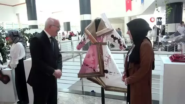 1. Uluslararası Zanaattan Sanata Jürili Karma Sergisi Uşak'ta açıldı 1. Uluslararası Zanaattan Sanata Jürili Karma Sergisi Uşak'ta açıldı