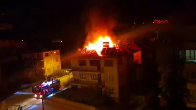 3 katlı binanın çatısı yandı 3 katlı binanın çatısı yandı