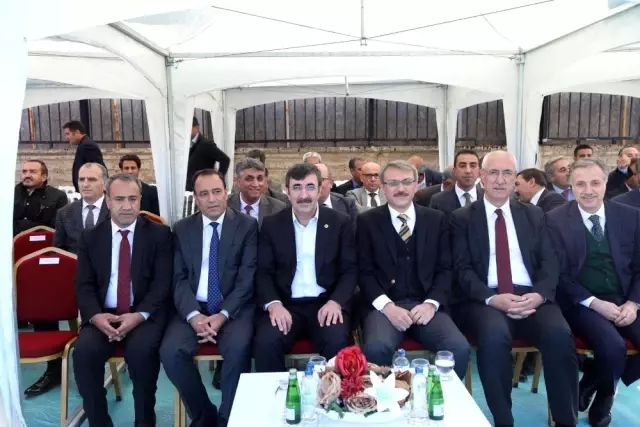 AK Parti Genel Başkan Yardımcısı Yılmaz: 'Güçlü bir liderimiz var, istikrarlı bir hükümetimiz var' AK Parti Genel Başkan Yardımcısı Yılmaz: 'Güçlü bir liderimiz var, istikrarlı bir hükümetimiz var'