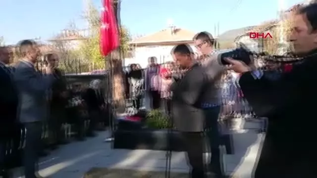 Çorum şehit öğretmen şenay aybüke yalçın, kabri başında anıldı Çorum şehit öğretmen şenay aybüke yalçın, kabri başında anıldı