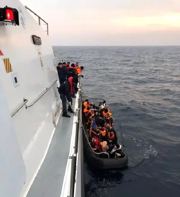 Enez açıklarında 65 kaçak göçmen yakalandı Enez açıklarında 65 kaçak göçmen yakalandı