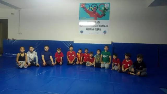 Geleceğin güreşçilerine profesyonel eğitim Geleceğin güreşçilerine profesyonel eğitim