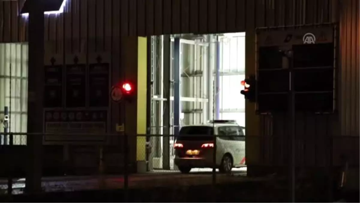 Hollanda'da bir geminin konteynerinde 25 kaçak göçmen yakalandı