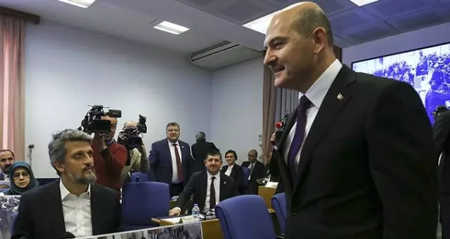 İçişleri Bakanı Süleyman Soylu, TBMM'deki Plan ve Bütçe Komisyonu'nda HDP'lilerin elini sıkmadı