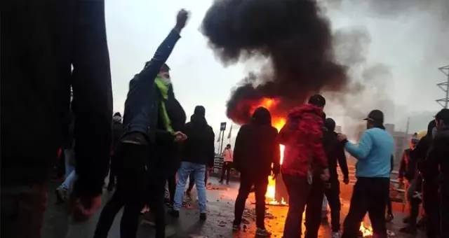 İran'da Hamaney'e yakın gazete, protesto liderlerinin 'idamla' yargılanacağını yazdı
