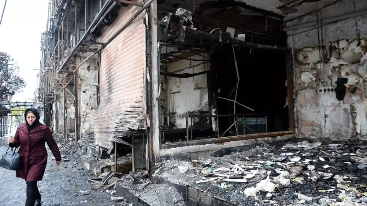 İran'da son durum: Yetkililer 'protestolar bastırıldı', eylemciler ise 'hala sokaktayız' diyor