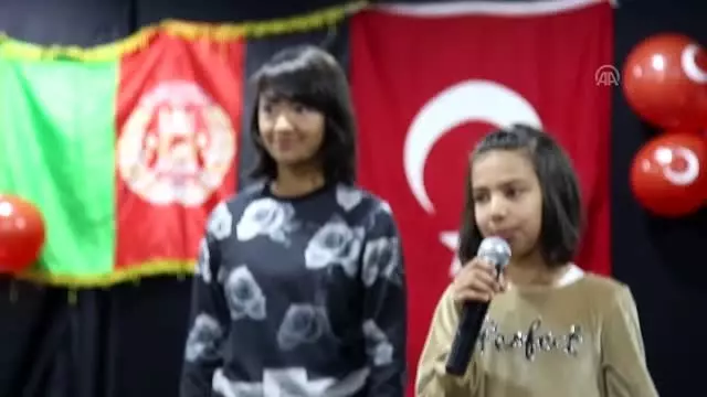 İstiklal Marşı'nı ezbere okuyan Afganlı kardeşler hayran bıraktı İstiklal Marşı'nı ezbere okuyan Afganlı kardeşler hayran bıraktı