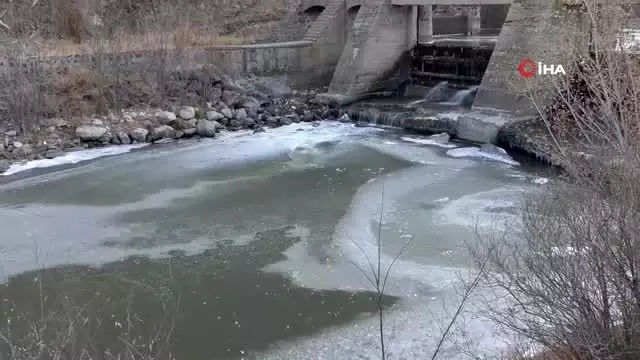 Kars Çayı aşırı soğuktan donmaya başladı Kars Çayı aşırı soğuktan donmaya başladı