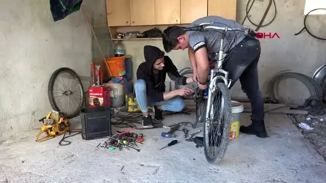 Lise öğrencileri ağaç testeresi motorundan motosiklet üretti Lise öğrencileri ağaç testeresi motorundan motosiklet üretti