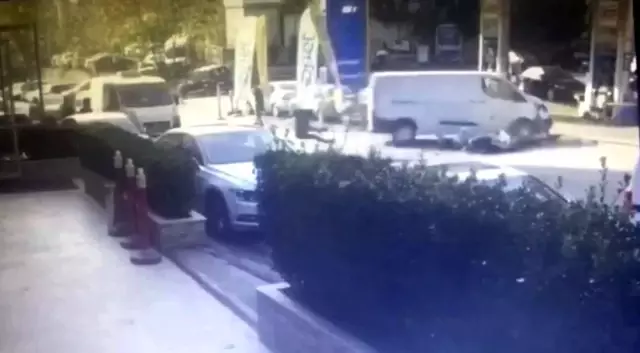 İstanbul'da motosikletli gencin feci ölümü kameralara yansıdı İstanbul'da motosikletli gencin feci ölümü kameralara yansıdı