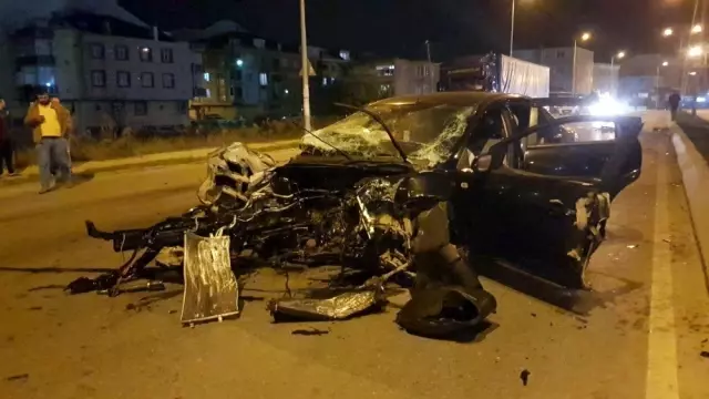 (Özel) Park halindeki tıra çarptı, motoru metrelerce fırladı