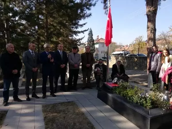Şehit öğretmen Şenay Aybüke Yalçın, kabri başında anıldı Şehit öğretmen Şenay Aybüke Yalçın, kabri başında anıldı