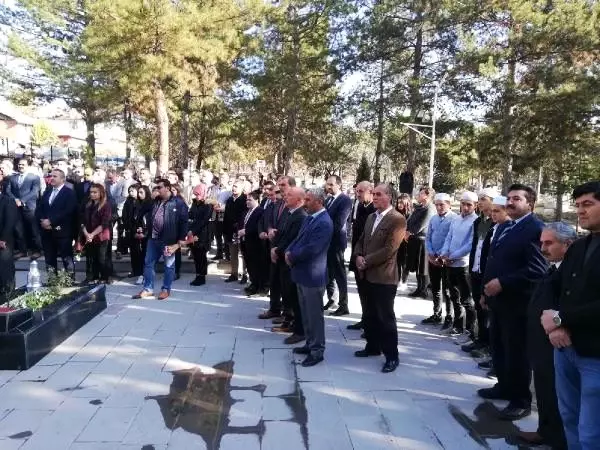 Şehit öğretmen Şenay Aybüke Yalçın, kabri başında anıldı Şehit öğretmen Şenay Aybüke Yalçın, kabri başında anıldı