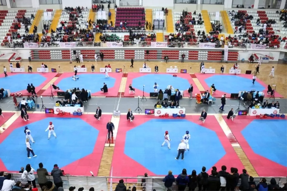 Taekwondo Türkiye Şampiyonası Sivas'ta başladı