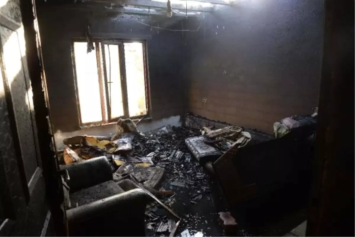 Yangında daire kullanılmaz hale geldi