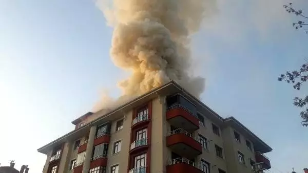 5 katlı apartmanın çatısında yangın 5 katlı apartmanın çatısında yangın