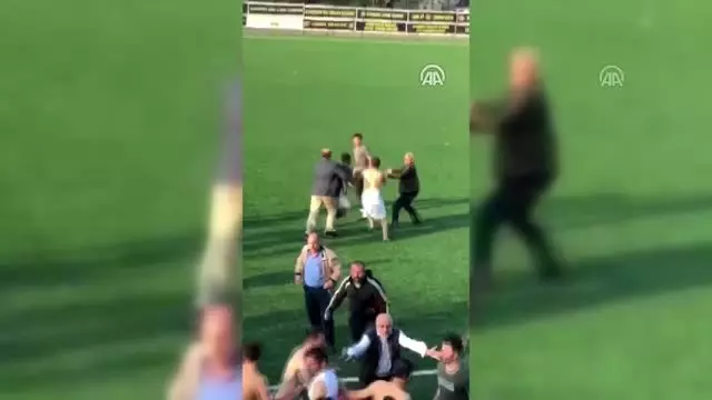 Amatör lig maçındaki kavga seyirci kamerasına yansıdı Amatör lig maçındaki kavga seyirci kamerasına yansıdı