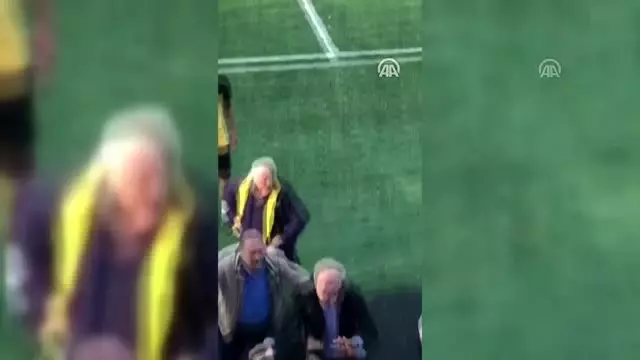 Amatör lig maçındaki kavga seyirci kamerasına yansıdı Amatör lig maçındaki kavga seyirci kamerasına yansıdı