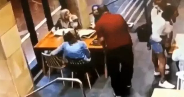 Başörtülü hamile kadına çirkin saldırı! Darp edilen kadın hastaneye kaldırıldı