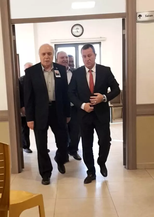 Belediye Başkanı Doğan İnşaat Mühendisi Küçükcan'ın taziyesine katıldı Belediye Başkanı Doğan İnşaat Mühendisi Küçükcan'ın taziyesine katıldı