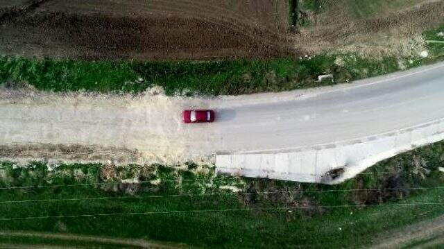 Çatalca-Büyükçekmece ilçeleri arasında bağlantı sağlayan yol, mahkeme kararıyla asfalttan tarlaya çevrildi