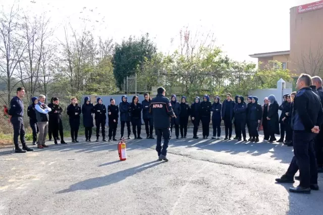 Cezaevi İnfaz Koruma Memurlarına 'Afet Bilinci ve Yangınlara Müdahale' eğitimi verildi Cezaevi İnfaz Koruma Memurlarına 'Afet Bilinci ve Yangınlara Müdahale' eğitimi verildi