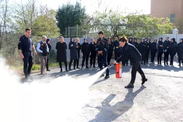 Cezaevi İnfaz Koruma Memurlarına 'Afet Bilinci ve Yangınlara Müdahale' eğitimi verildi Cezaevi İnfaz Koruma Memurlarına 'Afet Bilinci ve Yangınlara Müdahale' eğitimi verildi