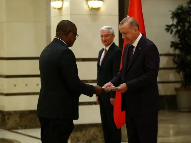 Cumhurbaşkanı Erdoğan Burundi Büyükelçisi Bikebako'yu kabul etti Cumhurbaşkanı Erdoğan Burundi Büyükelçisi Bikebako'yu kabul etti