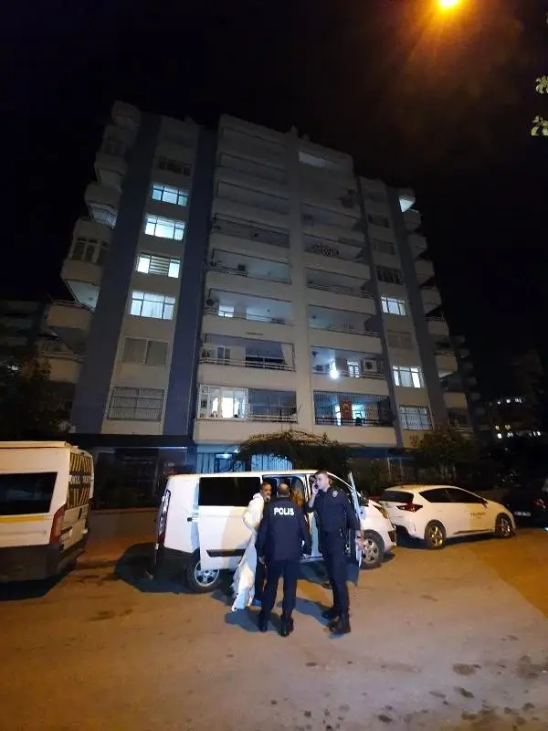 Evinden yayılan kötü kokudan cesedi bulundu Evinden yayılan kötü kokudan cesedi bulundu