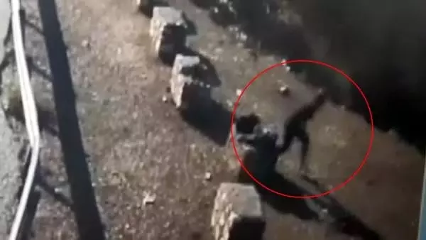 Genç kızın denize atlayıp intihara kalkıştığı anlar kamerada
