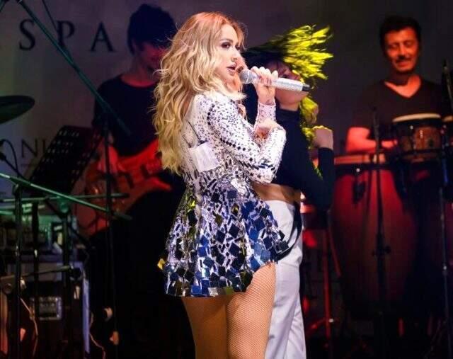 Hadise, aşk hayatıyla ilgili esprili bir paylaşım yaptı