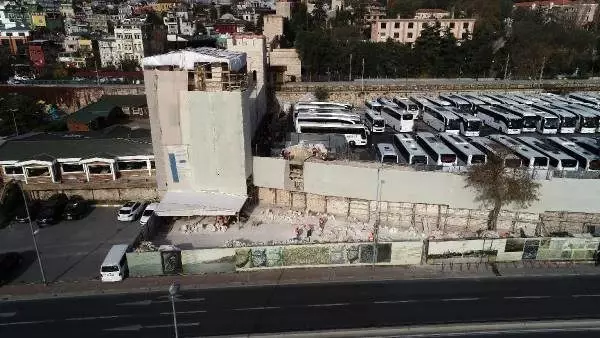 (Havadan fotoğraflarla) - Sarayburnu'ndaki surların restorasyonu devam ediyor (Havadan fotoğraflarla) - Sarayburnu'ndaki surların restorasyonu devam ediyor