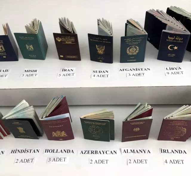 Havalimanında yabancı uyruklu kişileri yasa dışı yollardan Türkiye'ye sokan 3 pasaport polisi ve 1... Havalimanında yabancı uyruklu kişileri yasa dışı yollardan Türkiye'ye sokan 3 pasaport polisi ve 1...