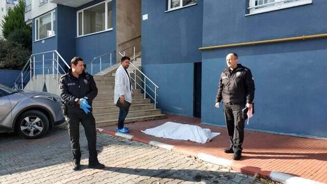 İntihar mı cinayet mi? Kimya profesörü, balkondan düşerek hayatını kaybetti