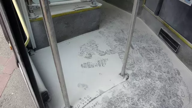 İstanbul'da belediye otobüsünde panik anları İstanbul'da belediye otobüsünde panik anları