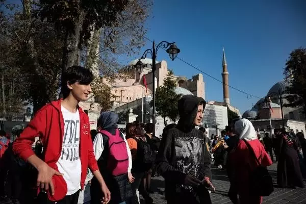İstanbul'da tarihi yerler ve müzelerde 'Ara tatil' yoğunluğu İstanbul'da tarihi yerler ve müzelerde 'Ara tatil' yoğunluğu