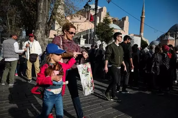 İstanbul'da tarihi yerler ve müzelerde 'Ara tatil' yoğunluğu İstanbul'da tarihi yerler ve müzelerde 'Ara tatil' yoğunluğu