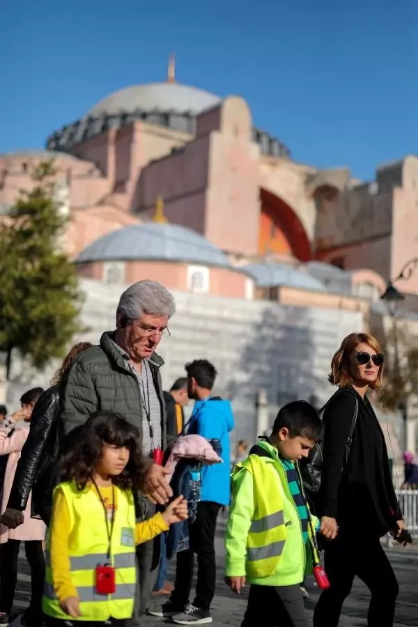İstanbul'da tarihi yerler ve müzelerde 'Ara tatil' yoğunluğu İstanbul'da tarihi yerler ve müzelerde 'Ara tatil' yoğunluğu