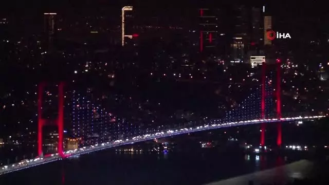 İSTANBUL-EK) İstanbul'un simgeleri, çocuklar için maviye büründü İSTANBUL-EK) İstanbul'un simgeleri, çocuklar için maviye büründü