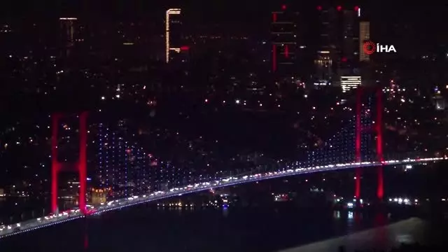 İSTANBUL-EK) İstanbul'un simgeleri, çocuklar için maviye büründü İSTANBUL-EK) İstanbul'un simgeleri, çocuklar için maviye büründü
