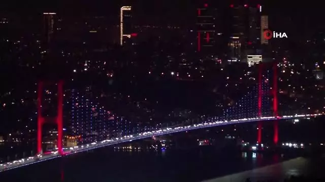 İSTANBUL-EK) İstanbul'un simgeleri, çocuklar için maviye büründü İSTANBUL-EK) İstanbul'un simgeleri, çocuklar için maviye büründü