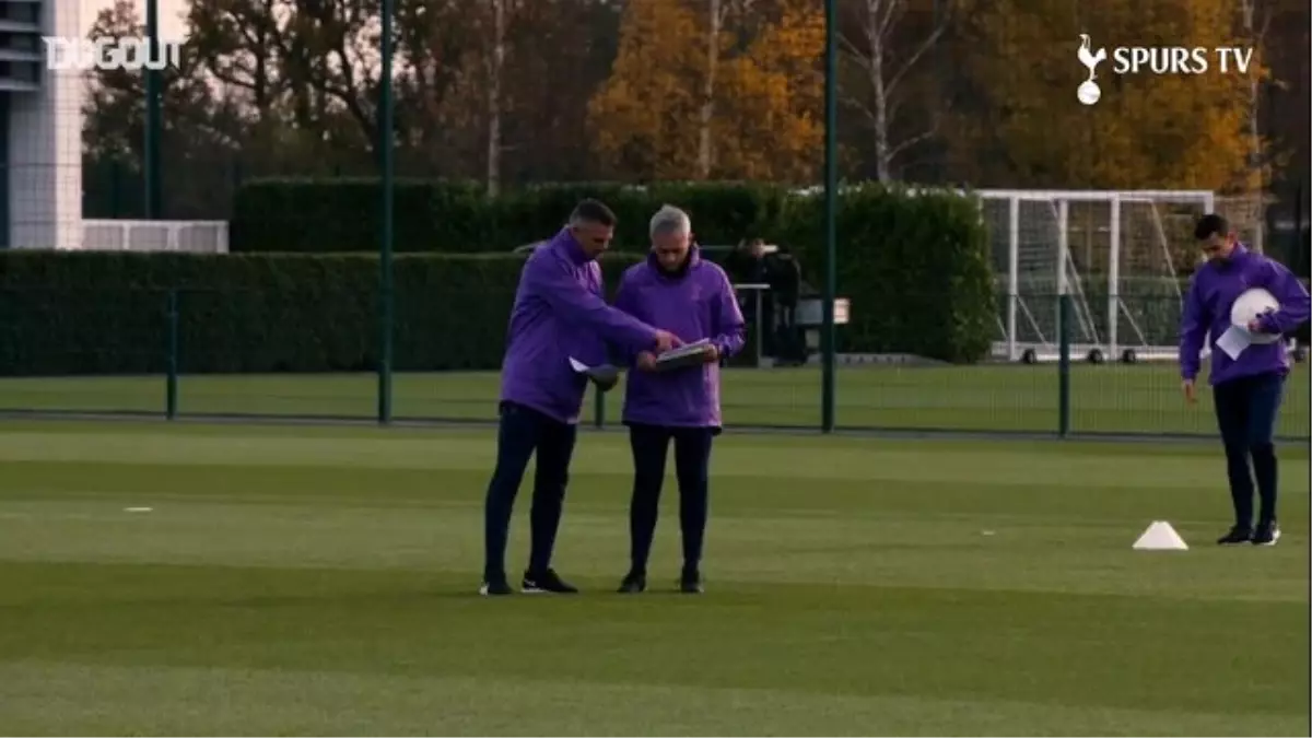 Jose Mourinho, Tottenham ile ilk antrenmanına çıktı