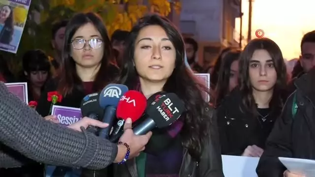Katledilen üniversiteli Güleda'nın apartı önünde eylem Katledilen üniversiteli Güleda'nın apartı önünde eylem