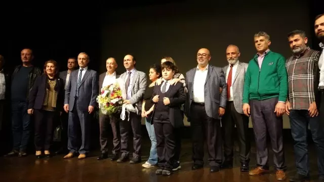 (Özel) Gündüz muhtar akşam stand-up'çı