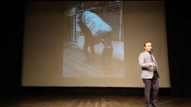(Özel) Gündüz muhtar akşam stand-up'çı