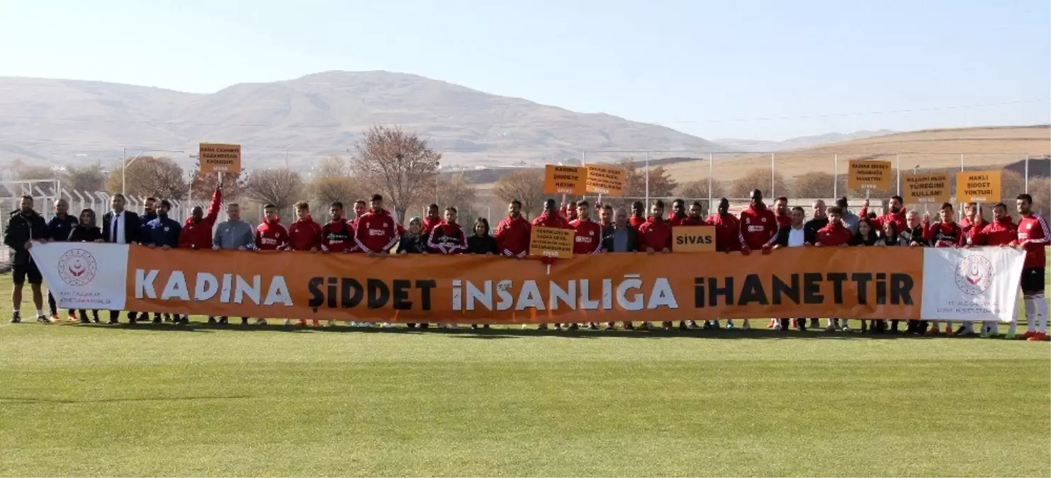 Sivasspor 'Kadına şiddete hayır' dedi