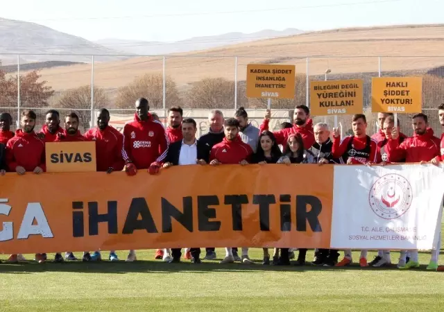 Sivasspor 'Kadına şiddete hayır' dedi Sivasspor 'Kadına şiddete hayır' dedi
